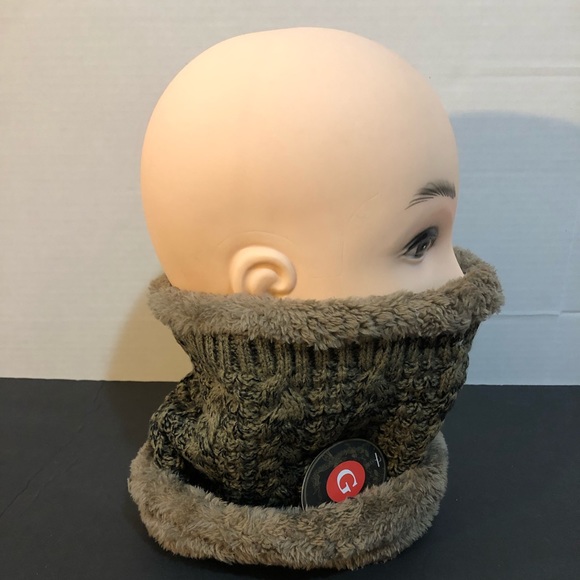 Winter Women’s Neck Muffler Scarf - Picture 3 of 9